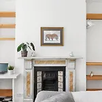 Stunning Victorian Property Near Canary Wharf!